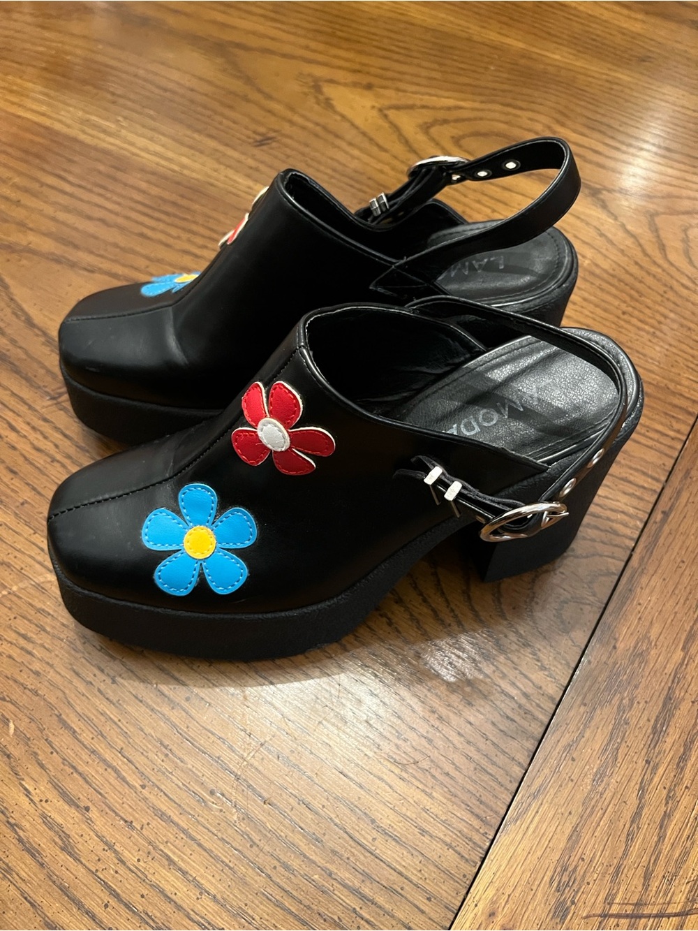 Lamoda Chunky Platform Slingback Clogs with Red and Blue Floral Appliqués, 9 - Picture 4 of 13